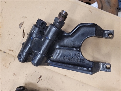 Oliefilterkonsol 5,7/7,4 passer i mange årgange, brugt i god stand